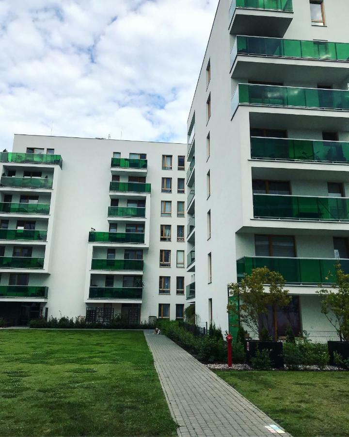 Shiraz Trio Apartament Варшава Екстериор снимка
